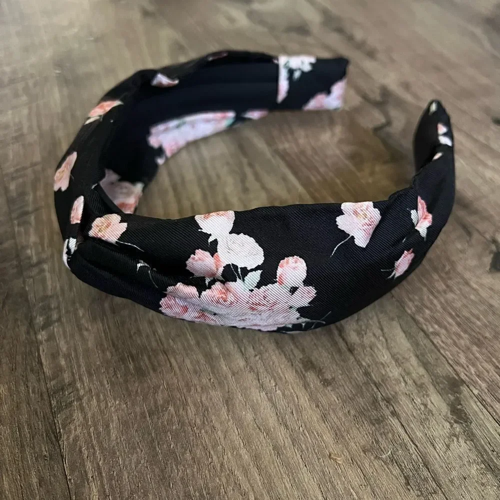 Autumn Adiegbo floral twist headband